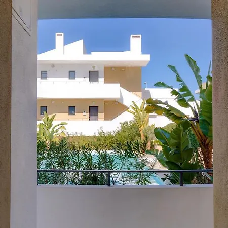 One Bedroom In Albur Village 1r アルヴォル