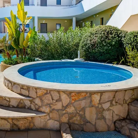 Apartment One Bedroom In Albur Village 1r *